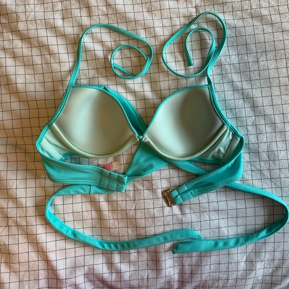 Victoria’s Secret Bikini Top - Picture 2 of 3